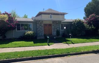 Recently Updated Duplex in the Kenilworth Neighborhood