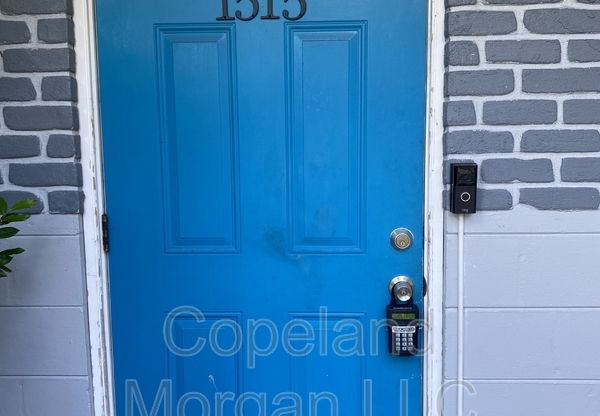 1515 LYNN AVE