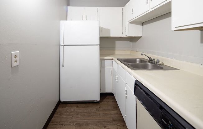 2 beds, 1 bath, $1,195, Unit 805-C