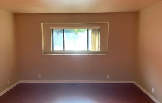 2 beds, 2 baths, $1,700, Unit 2520 Alamo Ave