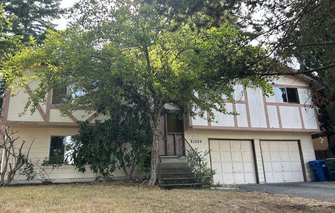 Renovated 3 Bed, 2.5 bath home w/2-car garage in Kent's East Hill/Meridian, $3,075/mo.