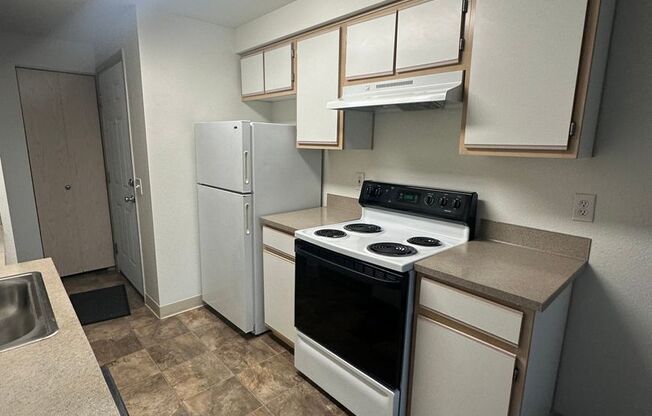 2 BEDROOM 2 BATH 8-PLEX APARTMENTS LOCATED IN KEIZER