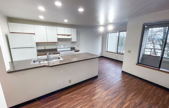 2 beds, 2 baths, 900 sqft, $2,695, Unit 210