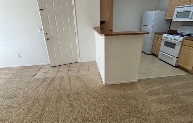 2nd floor Condo in Gate Community Near Sky Canyon