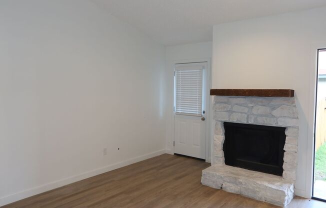 Aberdeen Duplex - 2Bd/2Ba - Remodeled - W/D - Fireplace - Garage - Fenced Patio - $1600
