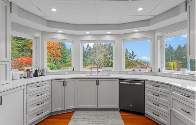 Spacious custom home in desirable location- 4/2.5 + bonus room!