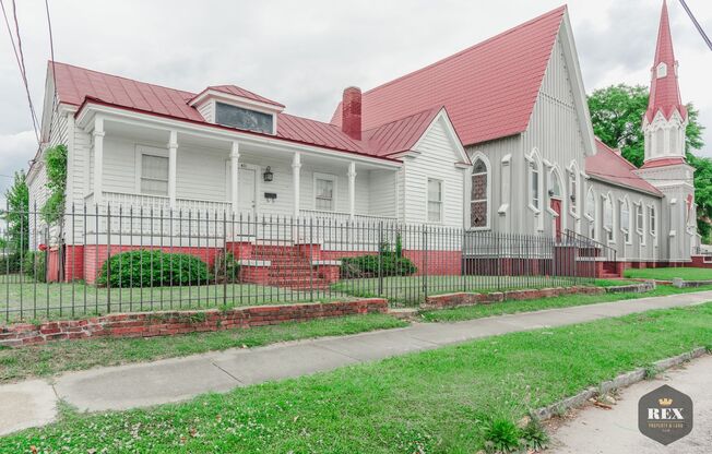 Beautiful 2 Bedroom Home with Stainless Steel appliances and Granite Countertops