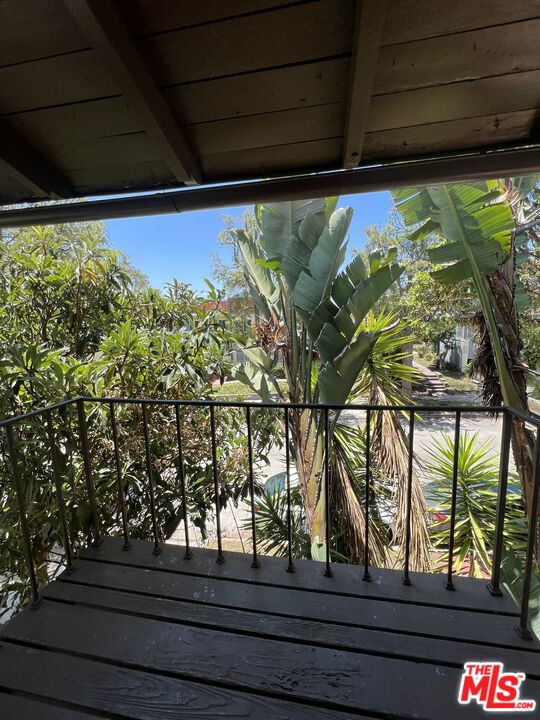 476 LANDFAIR AVE