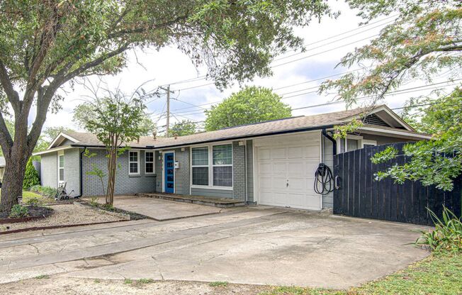 Charming 3/2 in the Heart of the Mueller Area!