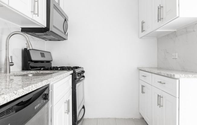 Studio, 1 bath, $3,400, Unit 14F