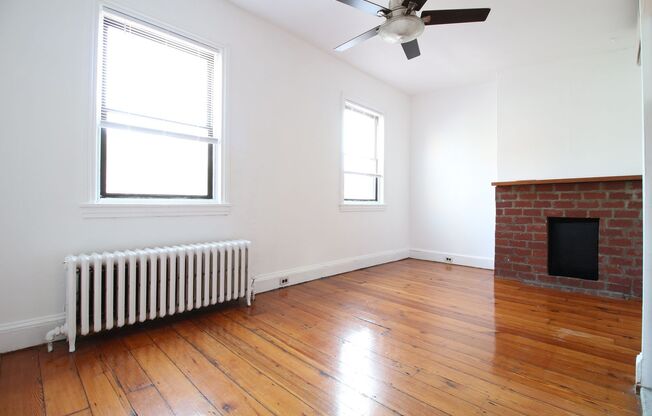 Charming 1 BR w/ Great Natural Light!*Available September*