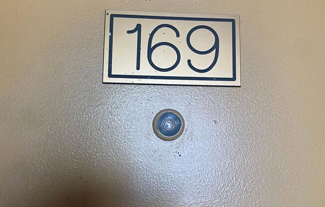 Studio, 1 bath, 445 sqft, $794, Unit 169