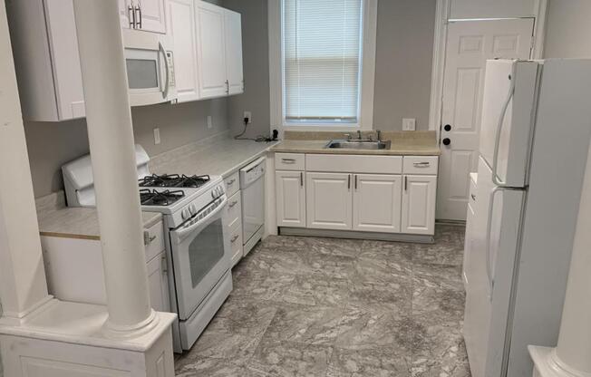 3 beds, 1 bath, 1,152 sqft, $1,550