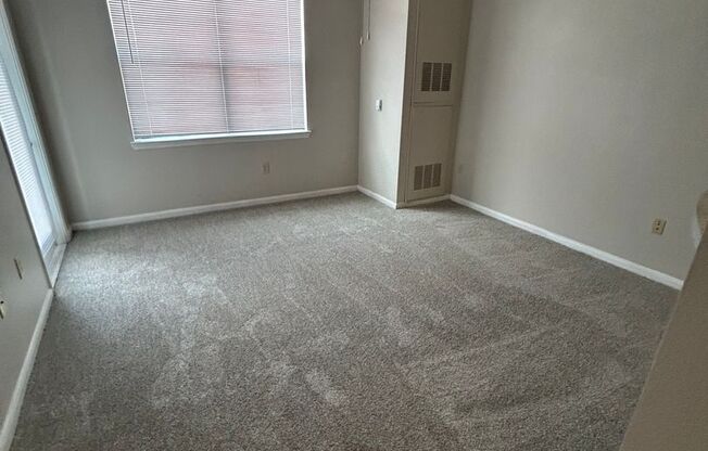 1 bed, 1 bath, 616 sqft, $903