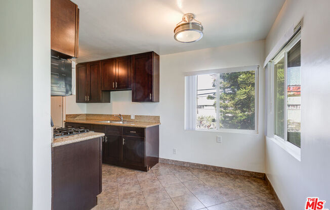 8976 CADILLAC AVE