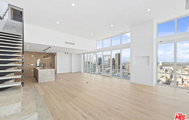 4 beds, 4.5 baths, 3,652 sqft, $25,000, Unit PH 1