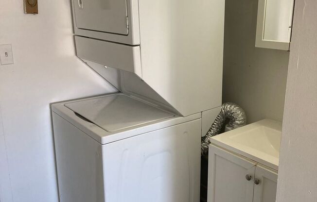 1 bed, 1 bath, 700 sqft, $1,249, Unit 38-5