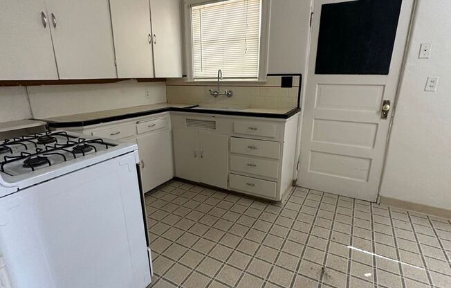 2 beds, 1 bath, $1,445