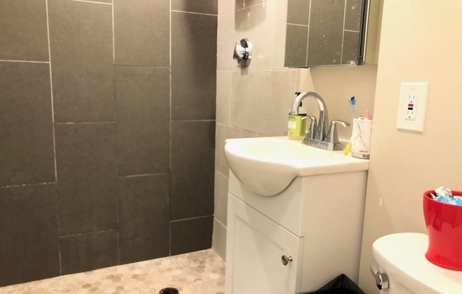 Studio, 1 bath, 350 sqft, $2,600, Unit 33