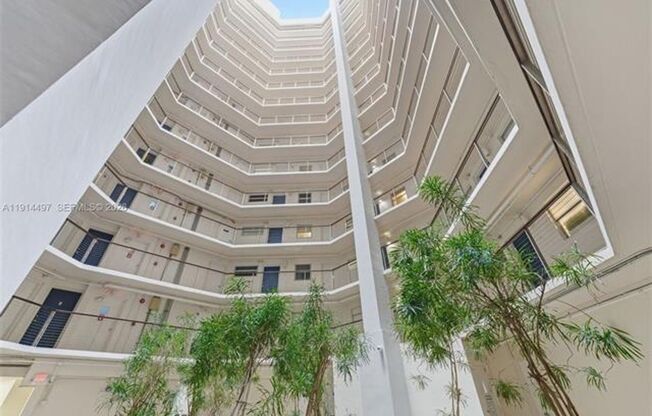 1881 Washington Ave cu-4A Miami Beach, FL 33139
