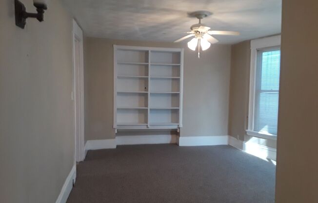 2 beds, 1 bath, 1,050 sqft, $1,125