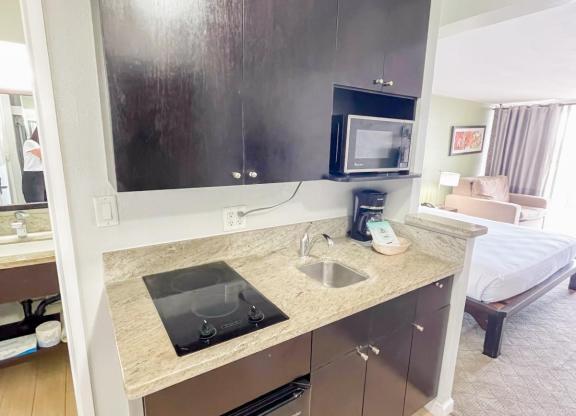 1 bed, 1 bath, 420 sqft, $2,080