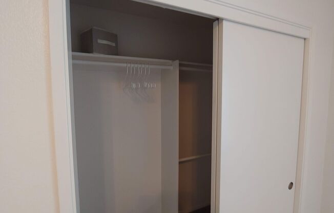 1 bed, 1 bath, 878 sqft, $1,480, Unit 1690-236