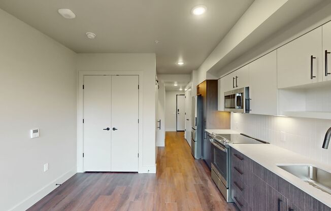 Studio, 1 bath, 400 sqft, $1,925, Unit 403
