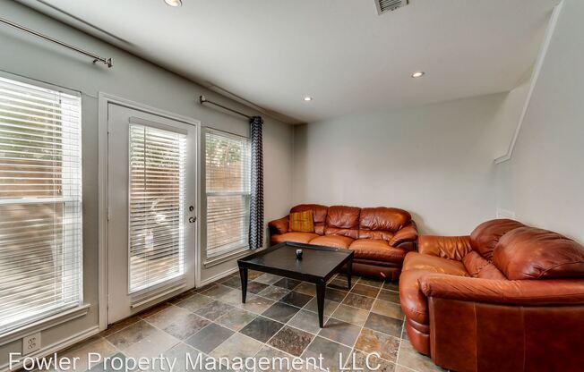 4333 Bowser #7 Avenue