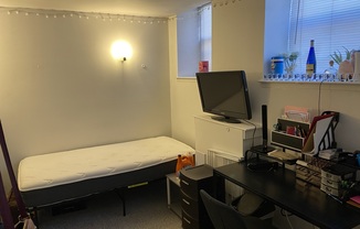 4 beds, 1 bath, $6,600, Unit 1