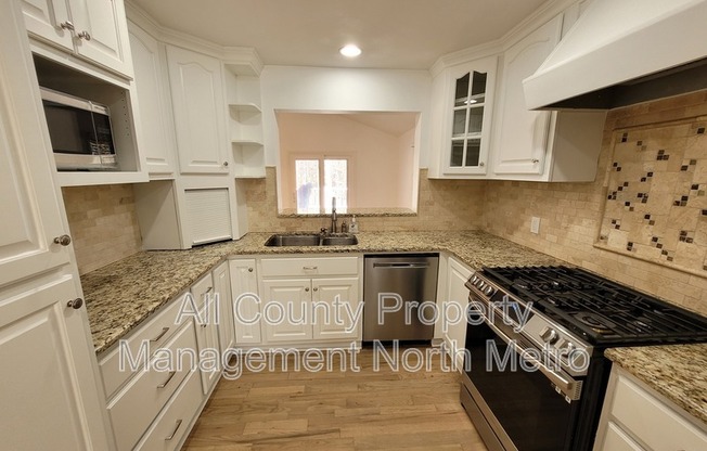 180 CRESTWOOD CT