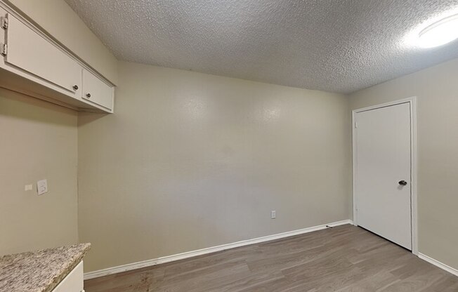 852 NW SUMMERCREST BLVD