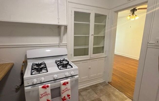 1 bed, 1 bath, 750 sqft, $1,325, Unit 218-7