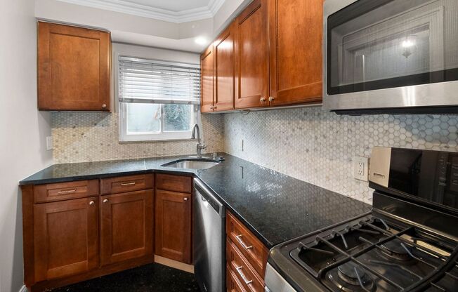 2 beds, 1.5 baths, 1,650 sqft, $2,480, Unit 1037