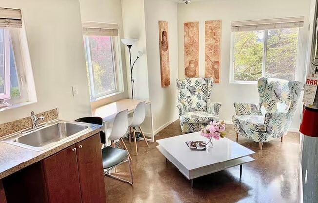 Studio, 1 bath, 200 sqft, $825