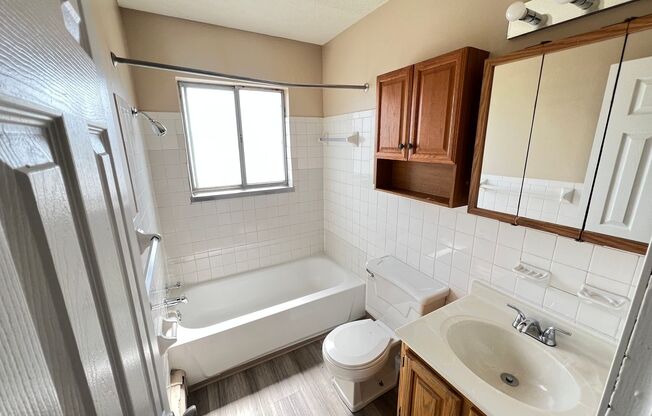 2 beds, 1 bath, 900 sqft, $920, Unit 93