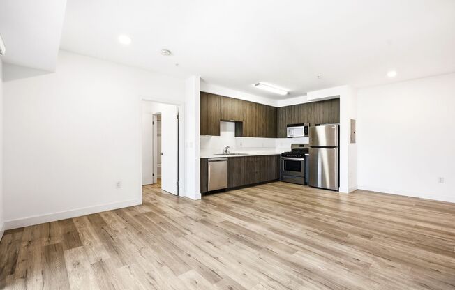 2 beds, 2 baths, 1,037 sqft, $2,950, Unit 401