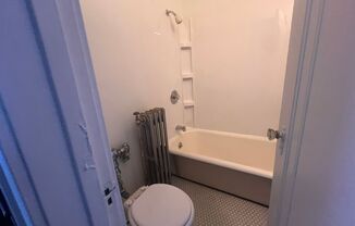 Studio, 1 bath, 250 sqft, $645, Unit 24