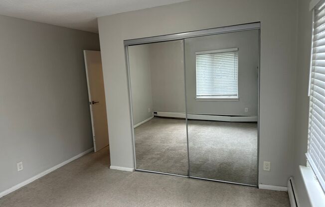 2 beds, 1 bath, 840 sqft, $1,495, Unit 201 (R)