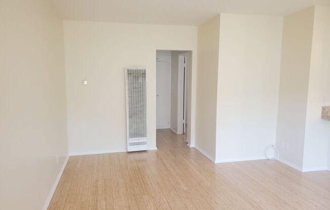 1 bed, 1 bath, 700 sqft, $1,950, Unit 014