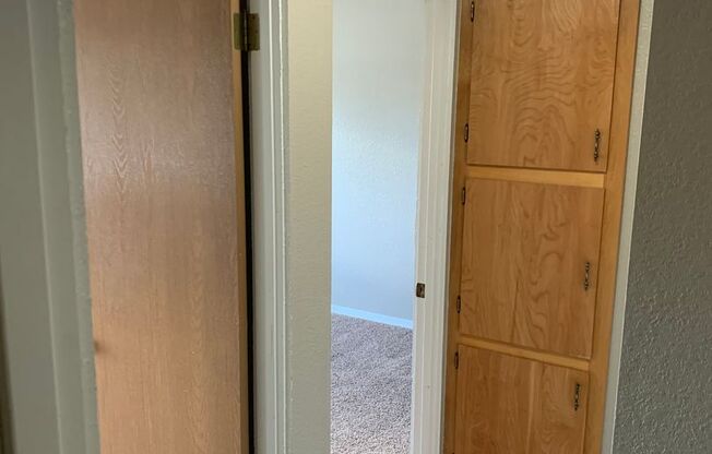 2 beds, 1 bath, $1,125, Unit 04
