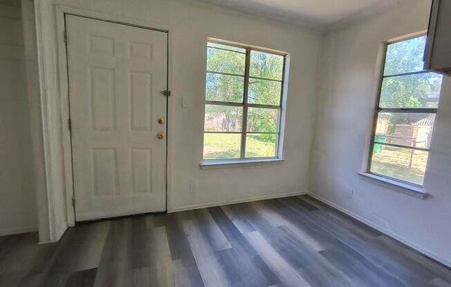 CUTE 2 bedroom, 1 bath home AVAILABLE NOW!