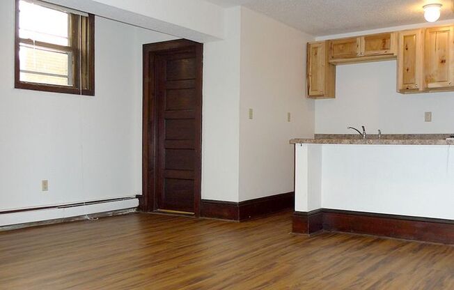 1 bed, 1 bath, 410 sqft, $940, Unit 9 - B3