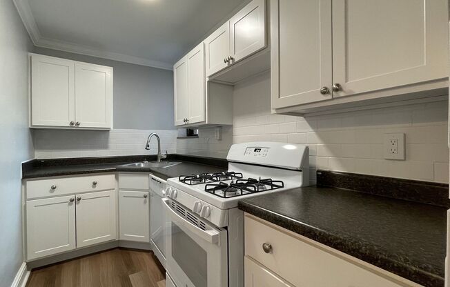 2 beds, 1 bath, 800 sqft, $1,840, Unit 6224 Fifth Ave. #215F