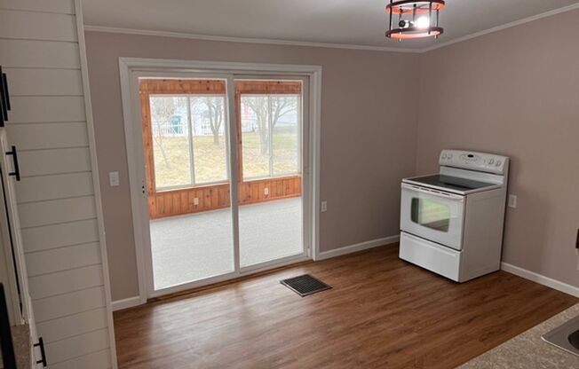 2 beds, 1 bath, $1,300