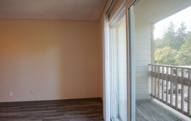Near OHSU: Newly Renovated & Updated 2-Bedroom Ready Soon!