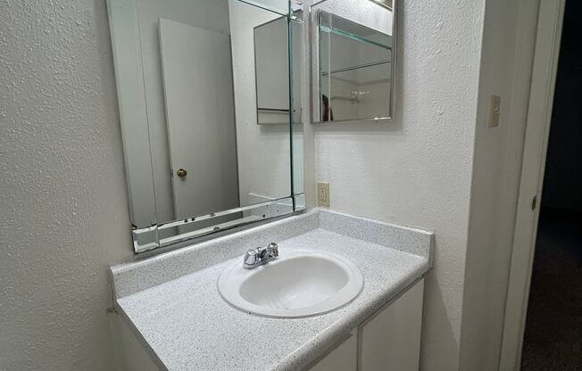 2 beds, 1 bath, 832 sqft, $1,150, Unit 506