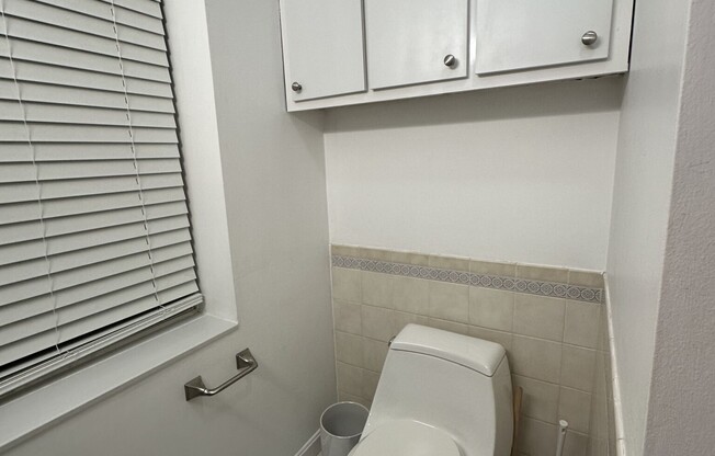 1 bed, 1 bath, $2,700, Unit 1R