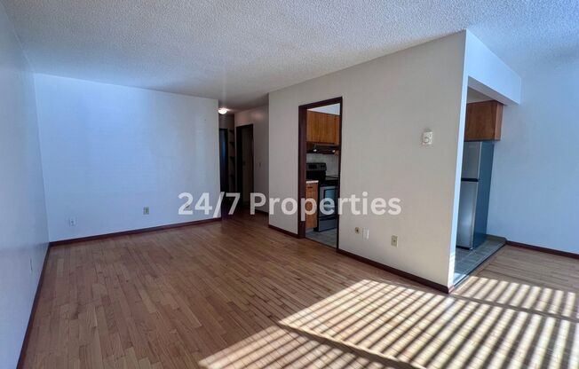 2 beds, 1 bath, $1,370, Unit 04