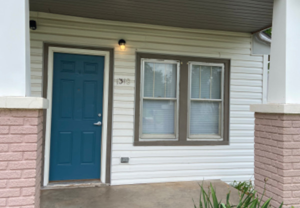 1316 N MARKET